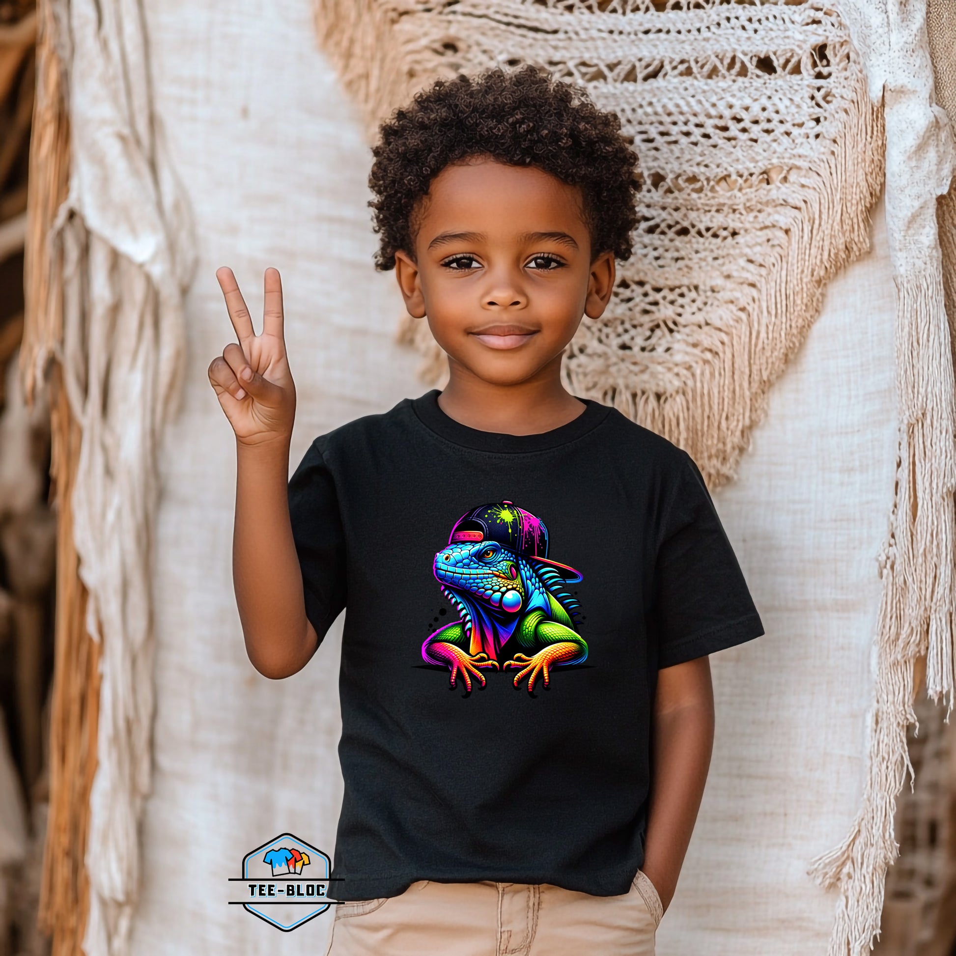 Kid's Cool Iguana Black T-Shirts Model